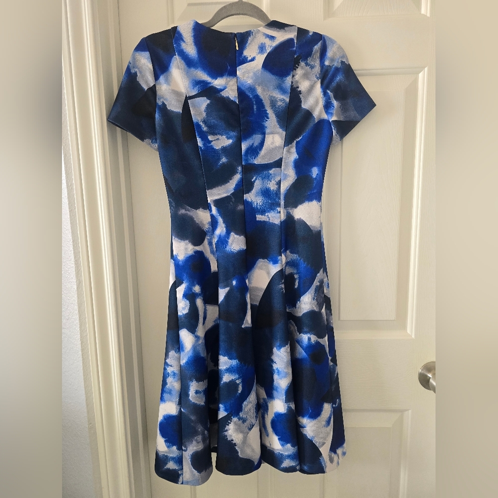 DKNY Blue White Abstract Print Dress Size 2 Fit & Flare Summer Wedding Guest - Picture 5 of 11